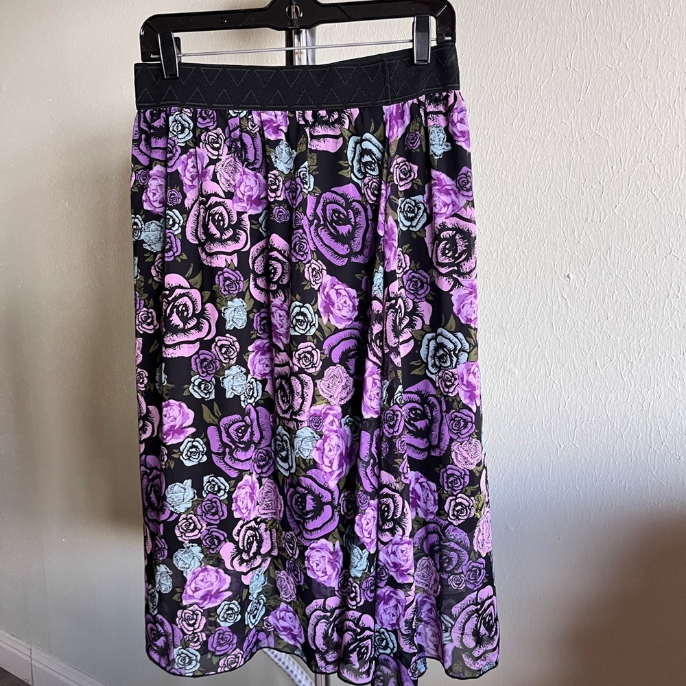 M LuLaRoe skirt style Lola purple floral rose pattern